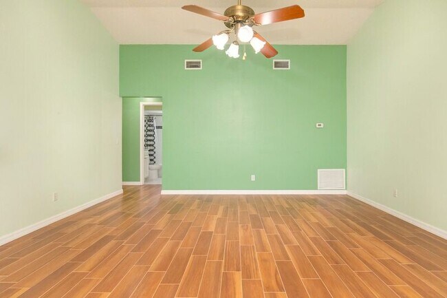 Foto del edificio - 9921 Dean Cove Ln