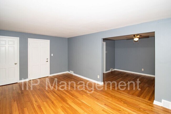 Foto del edificio - Super Nice 2BR 1BA Upper Unit in South Euc...