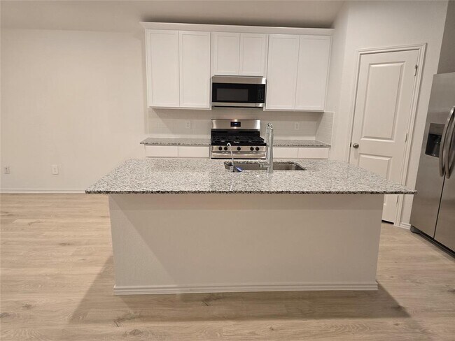 Foto del edificio - 5014 Cheery Cove Dr