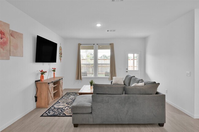 Foto del edificio - 10917 Fly Catcher Dr