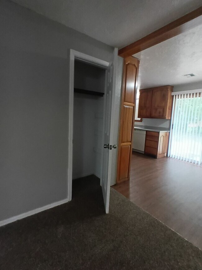 Foto del edificio - 3221 Greenbrier Terrace