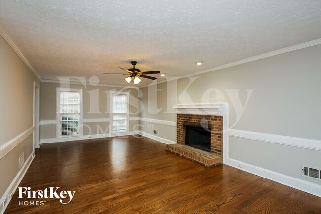 Foto del edificio - 1039 Lakeview Rd