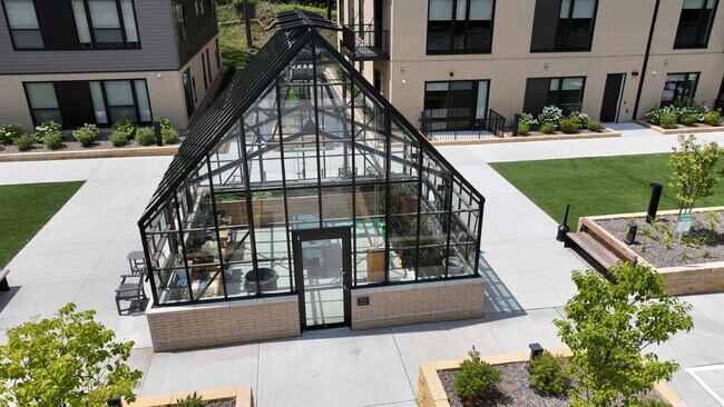 Foto del edificio - The Theodore Apartments 55+