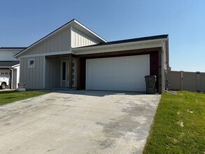 Building Photo - 226 Kinross Ct