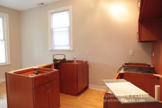 Foto del edificio - 2631 N Southport Ave