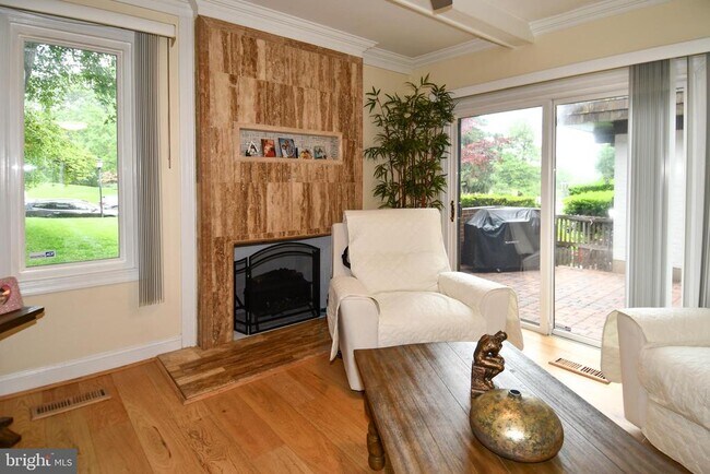 Foto del edificio - 9401 Hickory View Pl