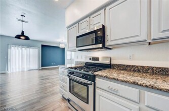 Building Photo - 128 Tilbury Ave