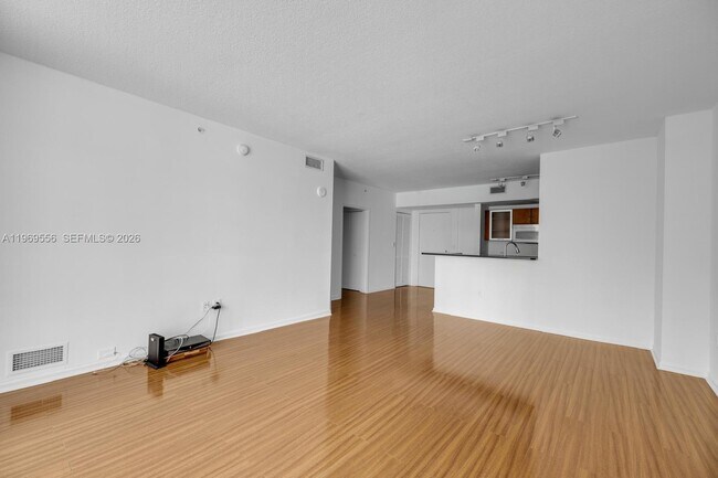 Foto del edificio - 18800 NE 29th Ave