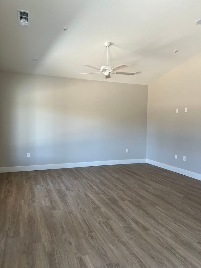 Foto del edificio - 6603 Norris Rd
