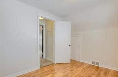 Foto del edificio - 14821 Russell Ave