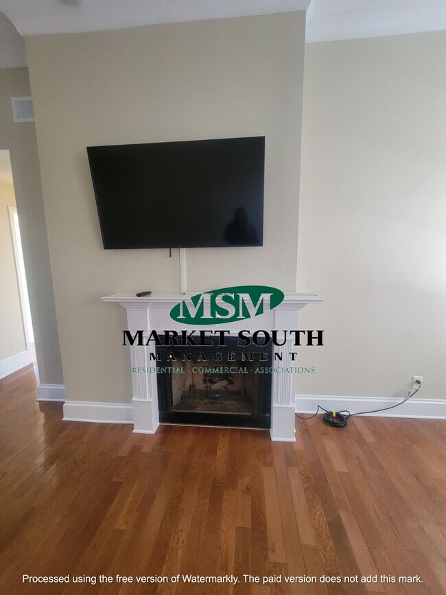 Building Photo - **APPLICATION PENDING** MODERN HISTORIC BE...