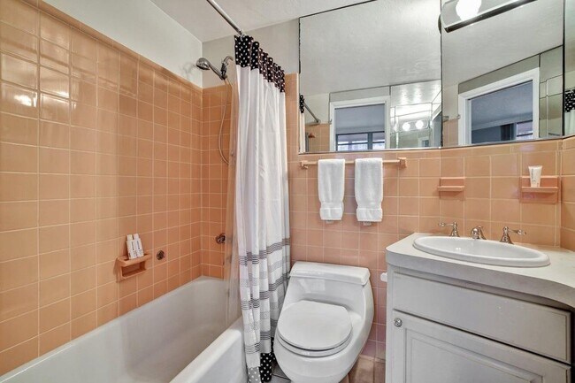Foto del edificio - 2727 Yacht Club Blvd