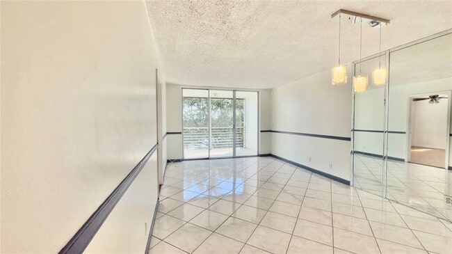 Building Photo - 9340 Lagoon Pl