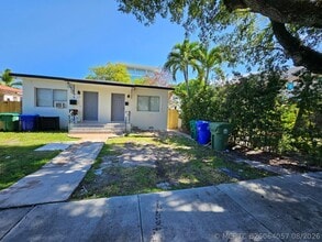 Building Photo - 1732 SW 21st Ter