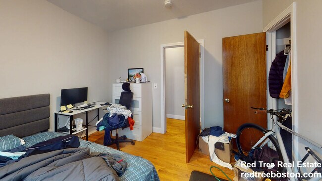 Building Photo - 346 Putnam Ave