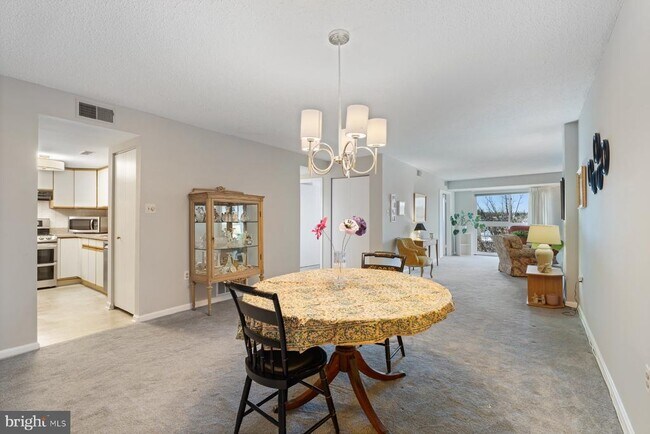 Foto del edificio - 1040 Deer Ridge Dr