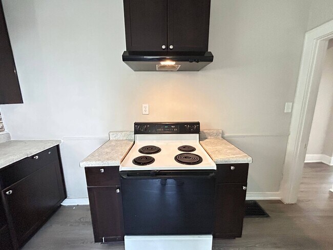 Foto del edificio - East Westwood Home **Move In Special: 100%...