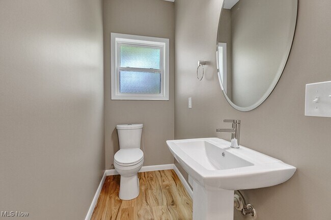 Foto del edificio - 5904 Wakefield Ave