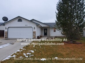 Building Photo - 521 S Valley Dr
