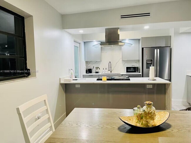 Foto del edificio - 237 2nd Rd