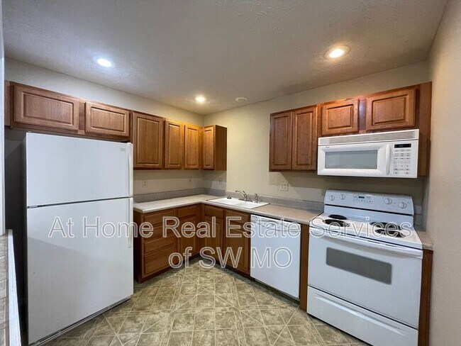 Building Photo - 306A Excalibur Ct