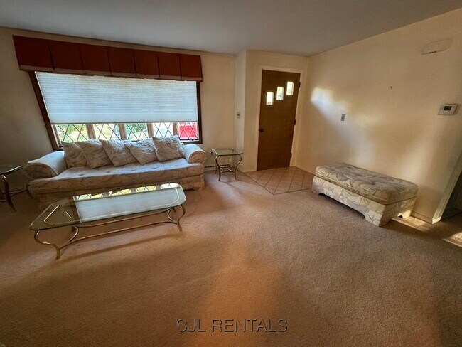 Foto del edificio - 2 Laurel Hill Ln