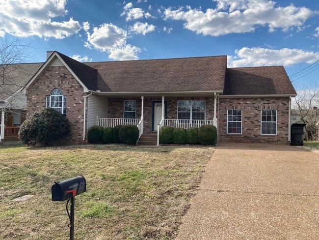 Move in Ready - Near Airport - Move in Ready - Near Airport House