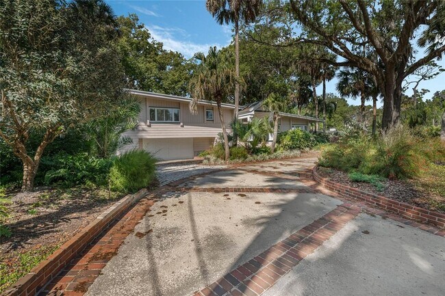 Building Photo - 751 Dommerich Dr