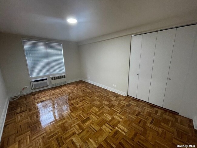 Foto del edificio - 102-30 67th Ave
