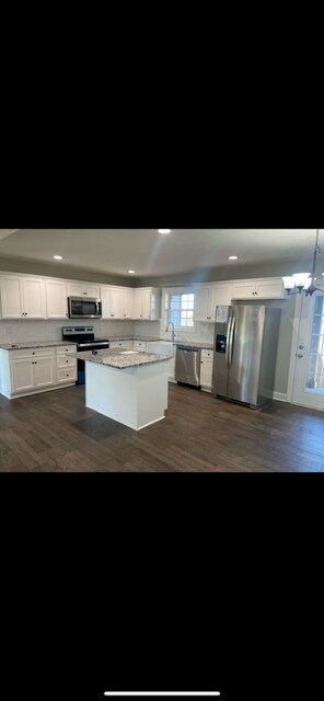 Building Photo - 405 Rose Ln