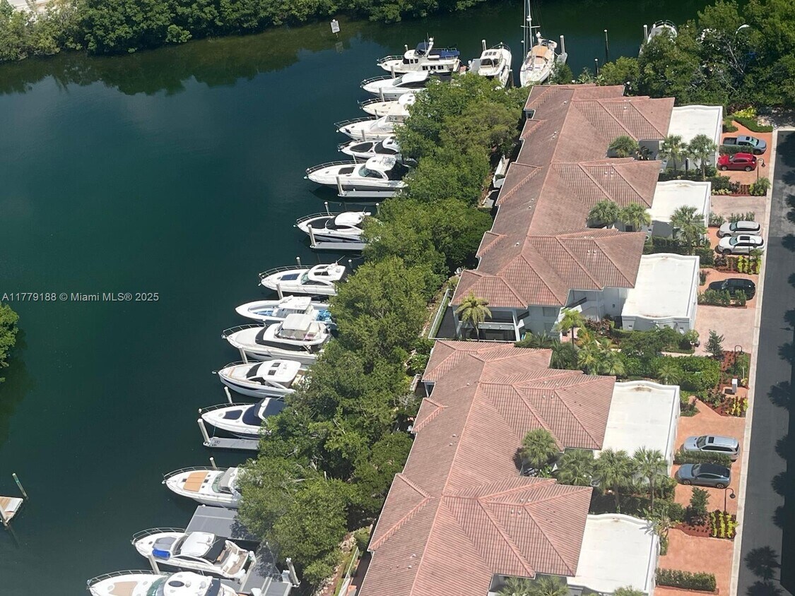 Foto principal - 3530 Mystic Pointe Dr