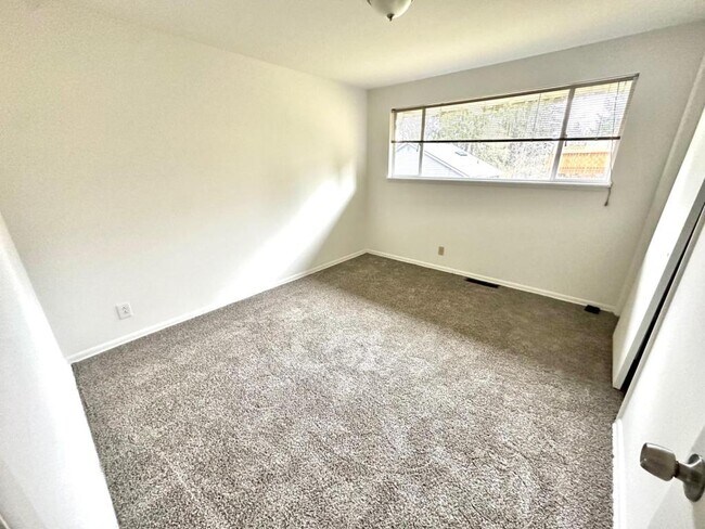 Foto del edificio - 1611 N 175th St