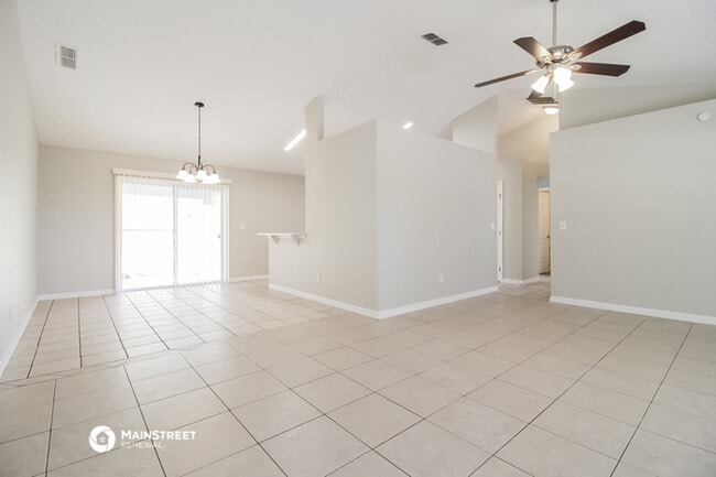 Building Photo - 1040 Scenic View Cir