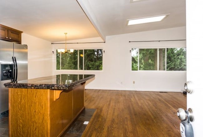 Building Photo - 1 bedroom in Bellevue WA 98008