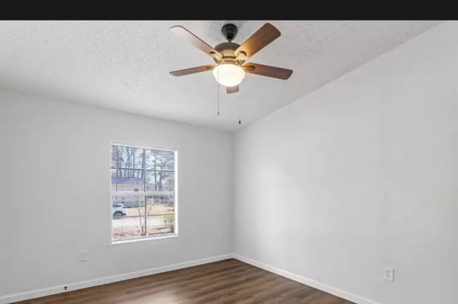 Building Photo - 302 Woodridge Dr