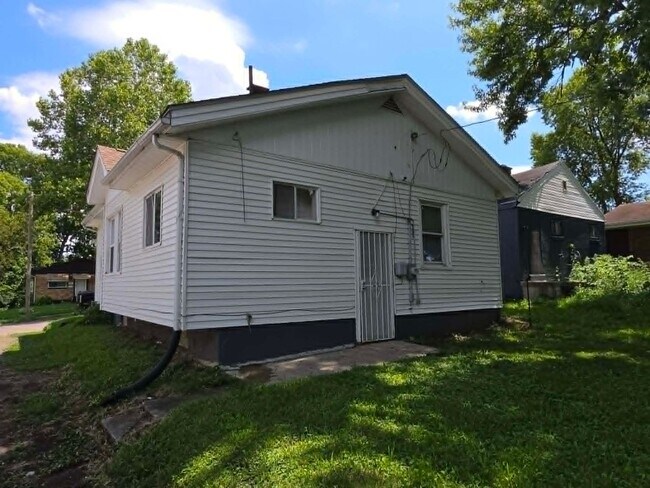 Building Photo - 1017 Haller Ave