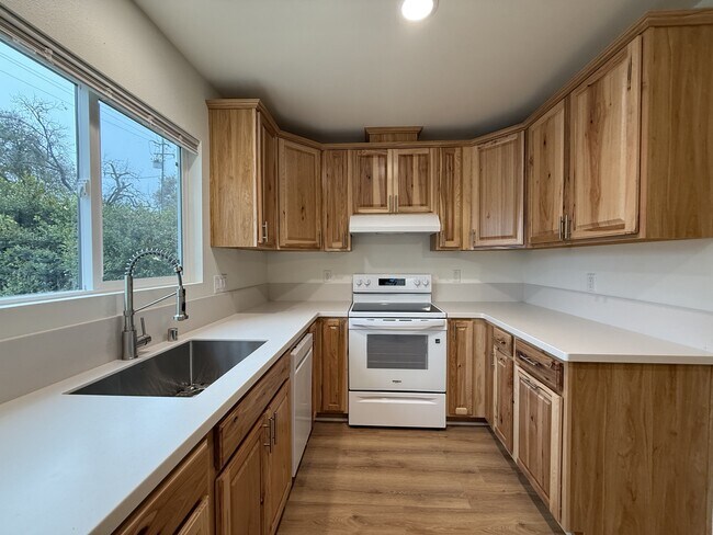 Foto del edificio - 535 W 1st Ave