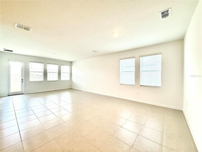 Building Photo - 3162 Armstrong Ave