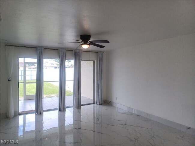 Building Photo - 1102 SW 15th Terrace