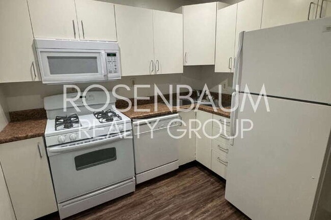 Building Photo - 770 N Dodge Blvd