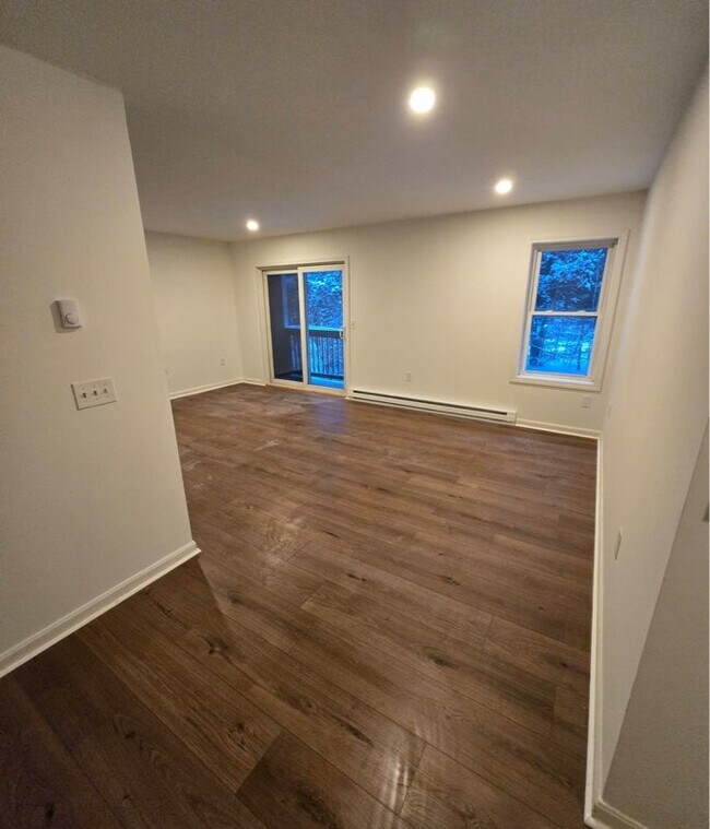 Foto del edificio - 329 Old Lake Shore Rd