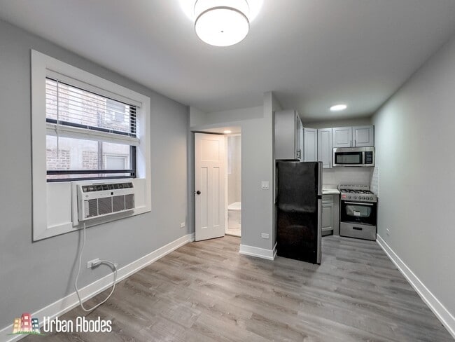 Building Photo - 503 W Belmont Ave