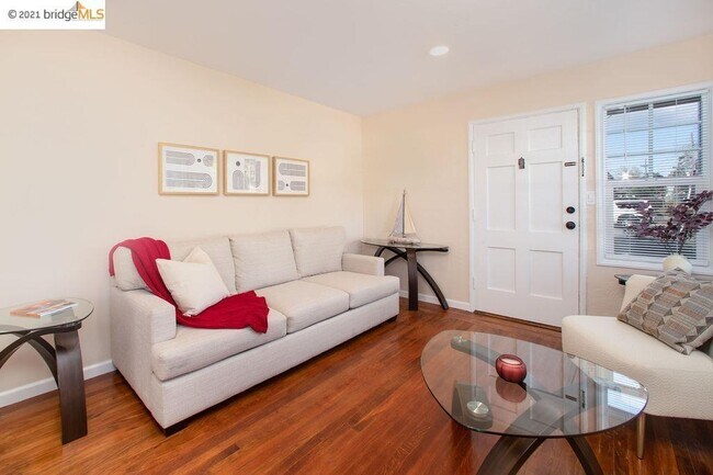 Foto del edificio - 383 Key Blvd