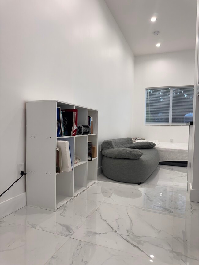 Building Photo - 4525 Dunsmore Ave