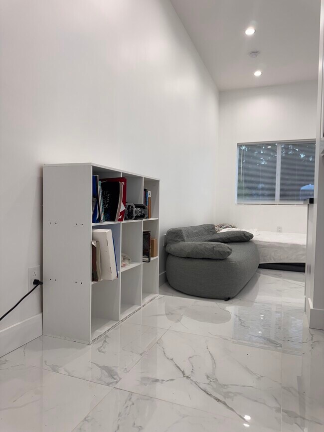 Foto del edificio - 4525 Dunsmore Ave