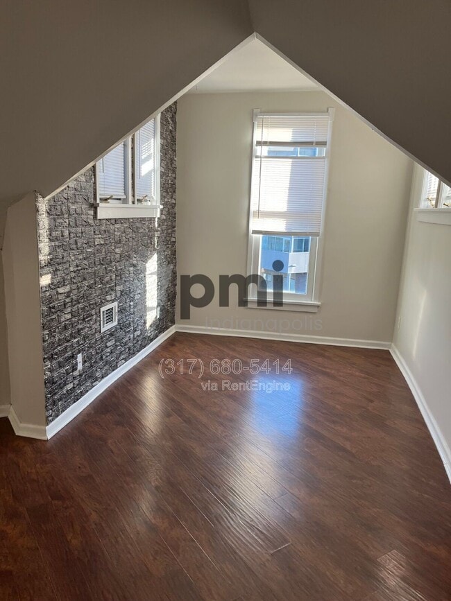 Foto del edificio - 241 E 9th St