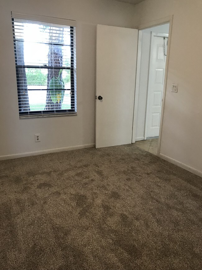 Foto del edificio - 1305 Periwinkle Pl