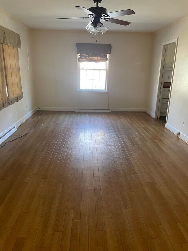 Foto del edificio - Spacious 3 Bedroom Home On W Cornwallis
