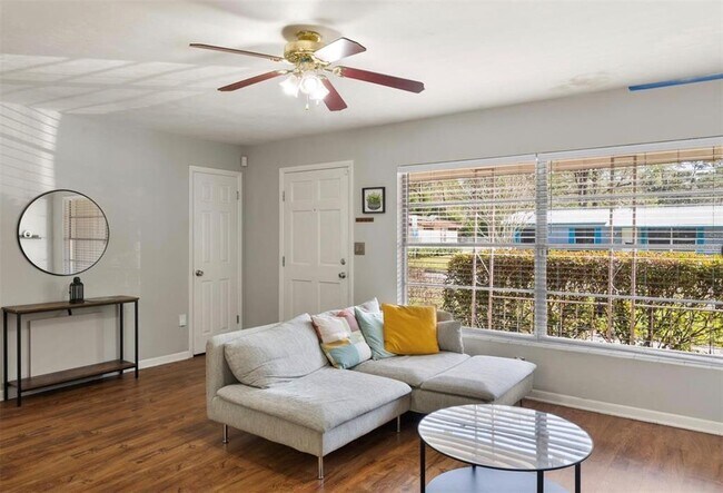 Foto del edificio - 3912 NW 32nd St