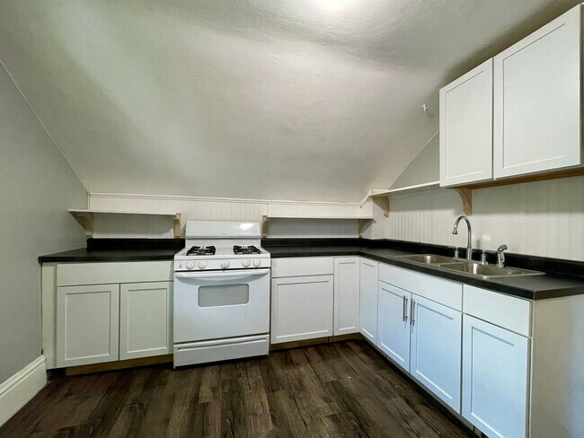Foto del edificio - 24 16th Ave N